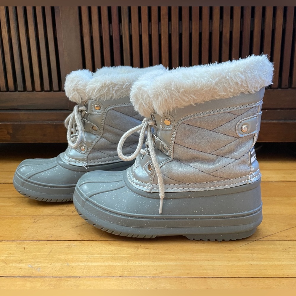 London Fog youth girl’s snow boots size 13